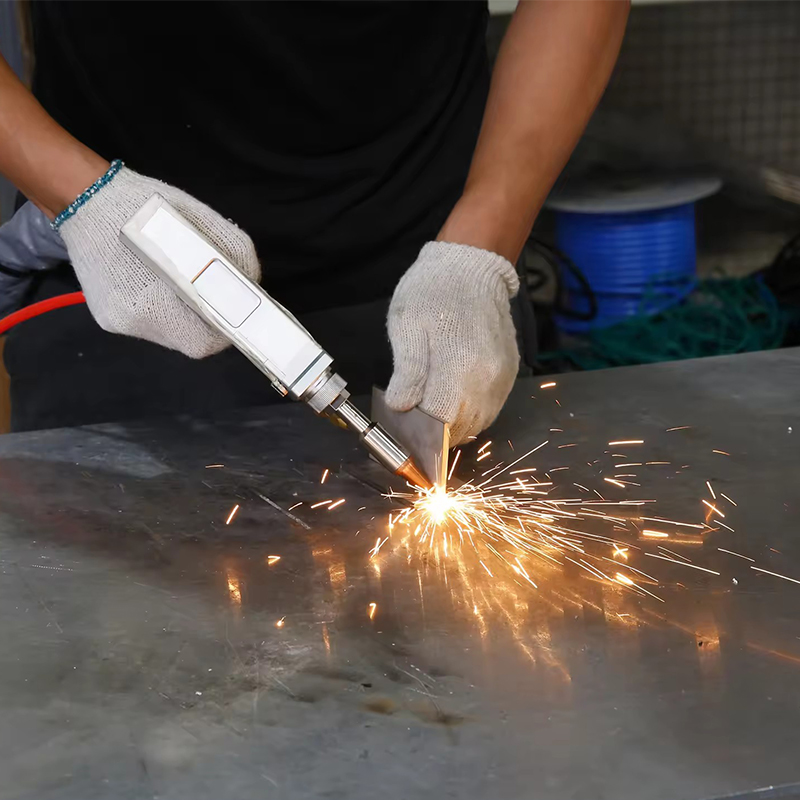 多機能3in1ハンドヘルド連続レーザー溶接機（ガスタンク付き - Handheld Laser Welding Machine のレビューと価格