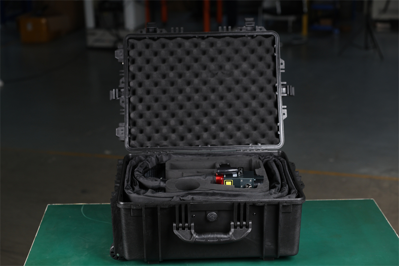 レーザー洗浄機 ポータブルスーツケース型 100w 200w - Portable Laser Rust Removal のレビューと価格