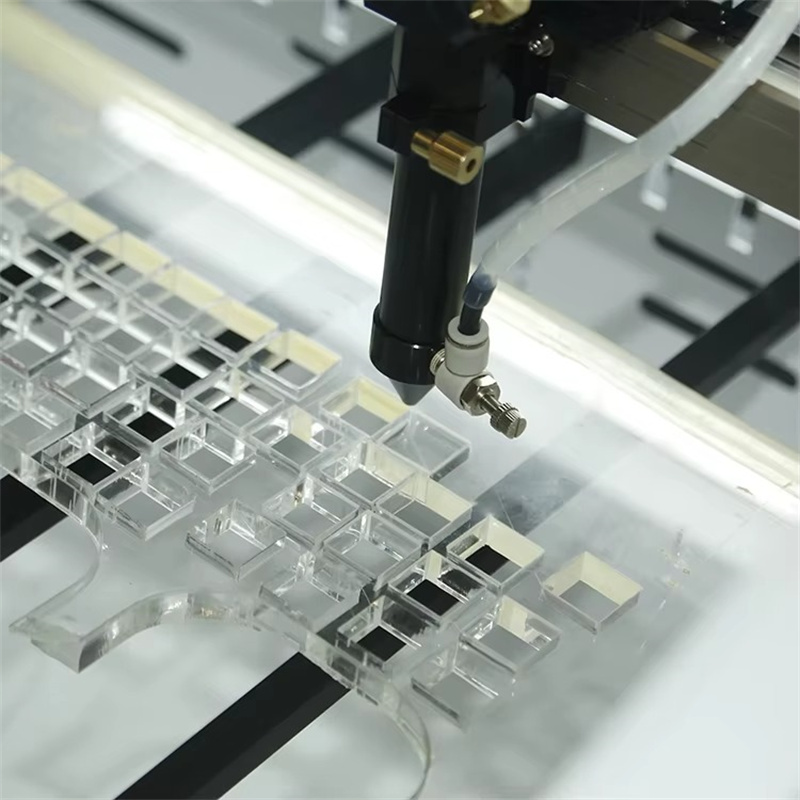 CO2レーザー彫刻・切断機（アパレル、プレキシガラス、木材、 - Co2 Laser Engraving Machine のレビューと価格
